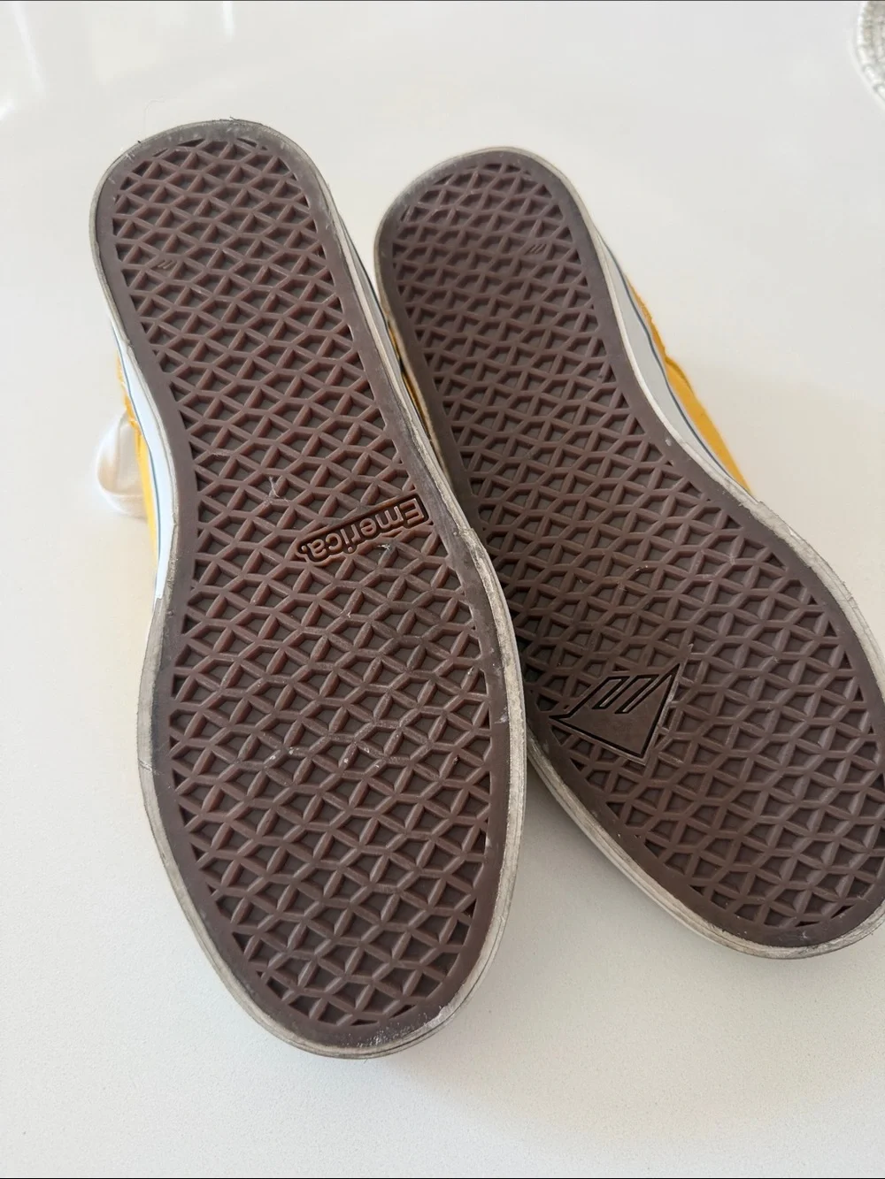 Emerica Low Vulc Mens 6.5 Yellow Low-Top Sneakers with White Accents